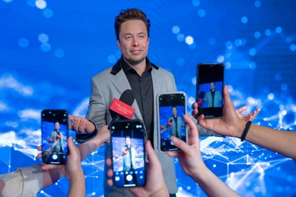 World’s First Wax Figure of Elon Musk Unveiled in Hong Kong Partnered with Peak Tram to Present “Morning Combo” to Meet Renowned Entrepreneurs