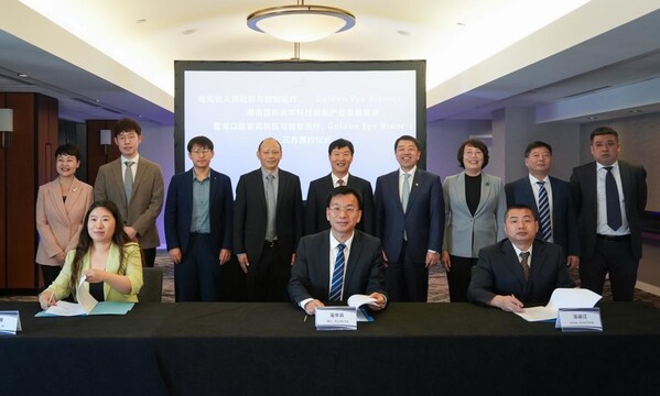 Hainan delegation signs an agreement with IntelliMicro Medical Co. Ltd. (Photo: Hainan Daily)