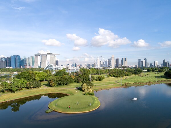 final tee off at marina bay golf course: the sunset that promises a new dawn